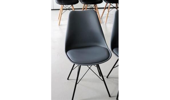5 design stoelen, grijze pvc kuip en grijze skai zitting